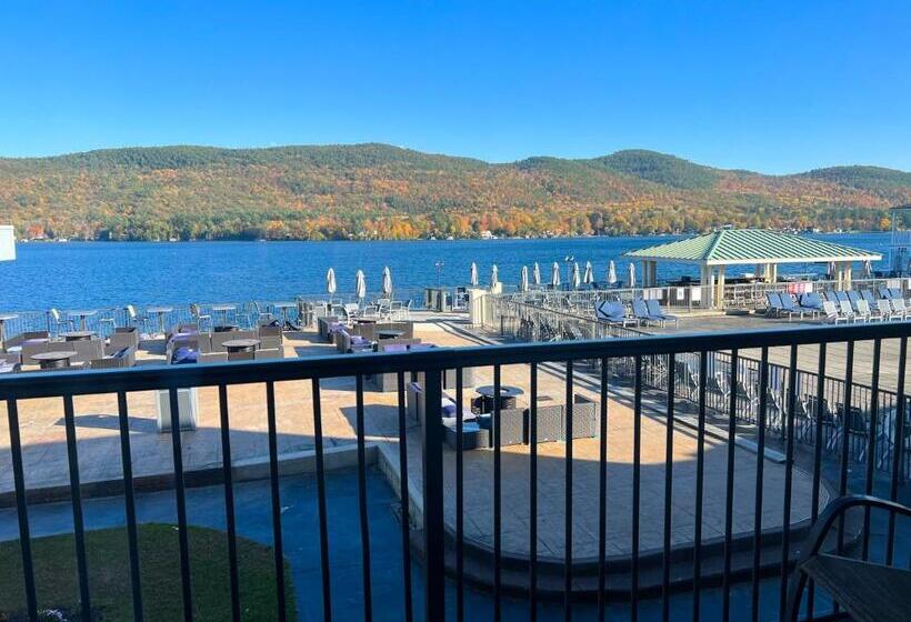 Suite with lake view, The Georgian Resort