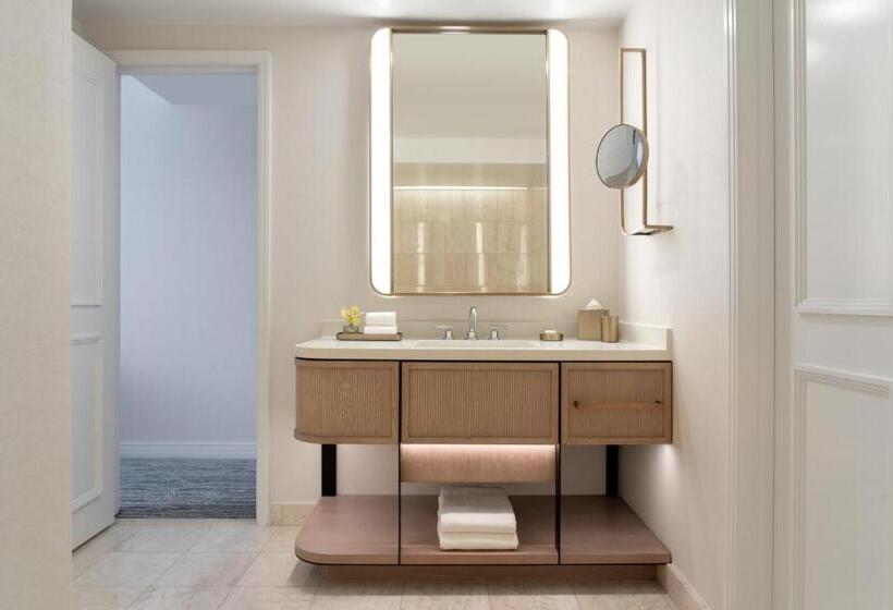 اتاق استاندارد با بالکن, The Ritz Carlton Dallas, Las Colinas