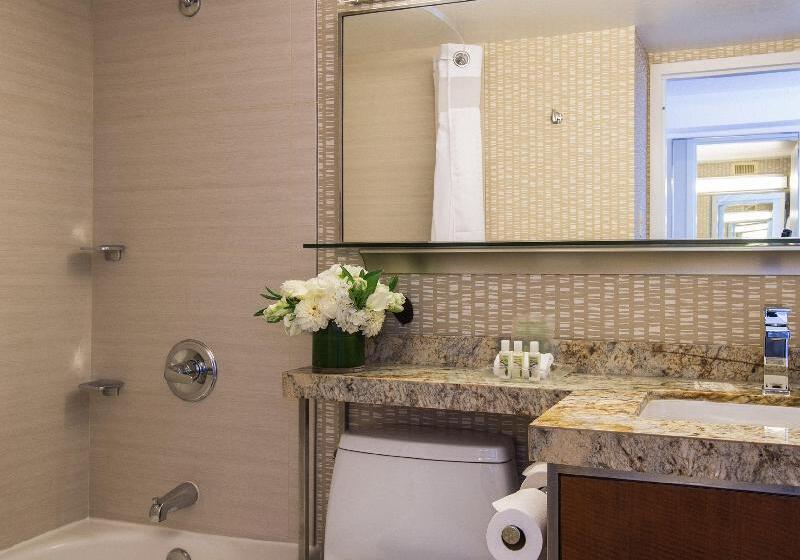 اتاق استاندارد با تخت بزرگ برای معلولان, Holiday Inn San Francisco   Golden Gateway, An Ihg Hotel With No Resort Fee