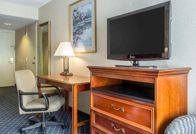 Standard Room, Clarion  And Conference Center Ronkonkoma