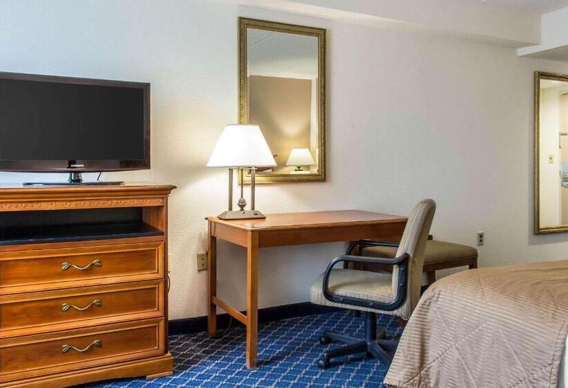 سوئیت برای معلولان, Clarion Hotel & Conference Center
