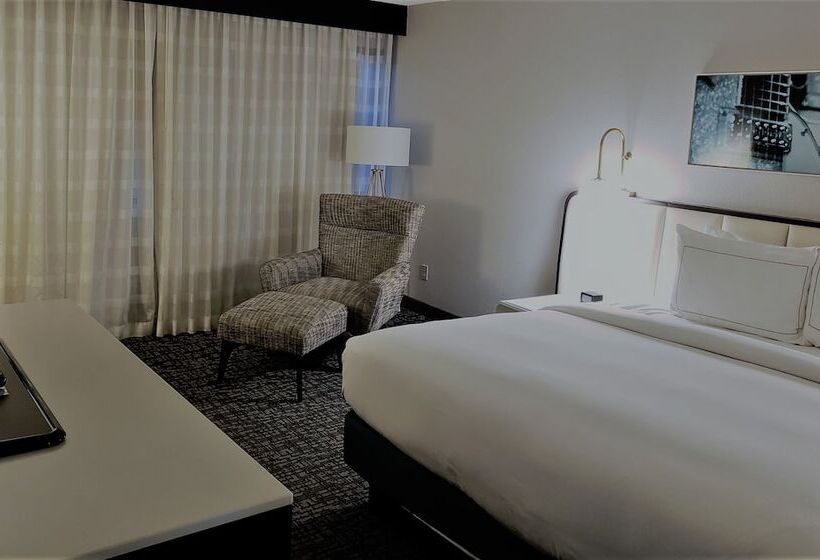 Standard Room King Bed Adapted for people with reduced mobility, Doubletree By Hilton Austin Northwest Arboretum