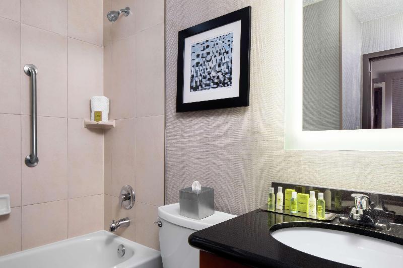 اتاق استاندارد با تخت بزرگ, Wyndham Garden Westlake