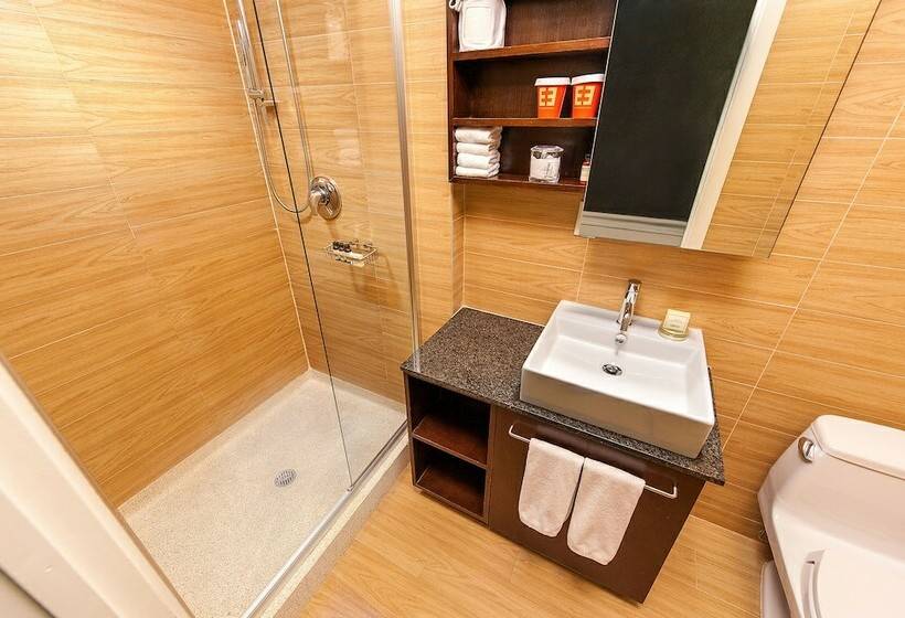 سوییت جونیور, The Empire Hotel New York