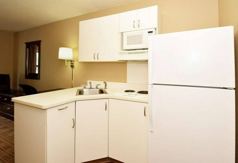 Standard Studio Double Bed, Extended Stay America Chicago  Lansing