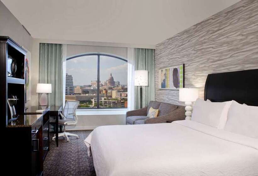 اتاق استاندارد با تخت بزرگ برای معلولان, Hilton Houston Plaza/medical Center