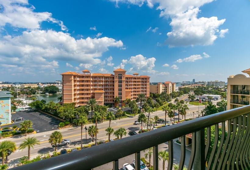 مجموعه ویستا شهر, Holiday Inn & Suites Clearwater Beach, An Ihg