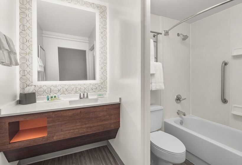 اتاق استاندارد با 2 تخت دوبل, Holiday Inn Charleston Riverview, An Ihg