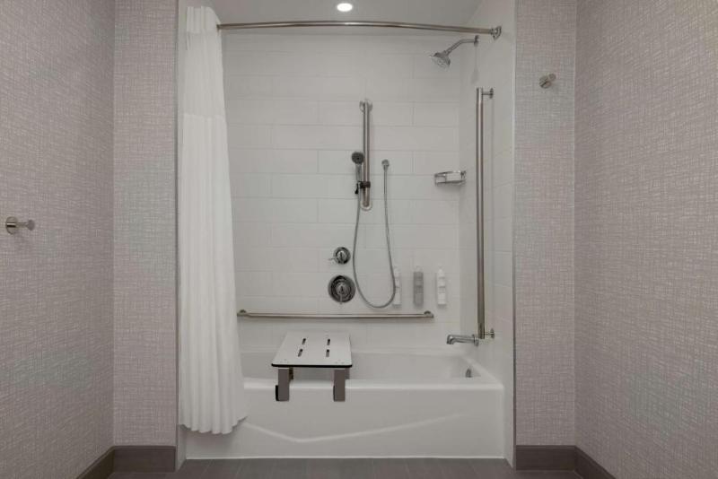 اتاق استاندارد با تخت بزرگ, Holiday Inn Los Angeles Gateway Torrance, An Ihg