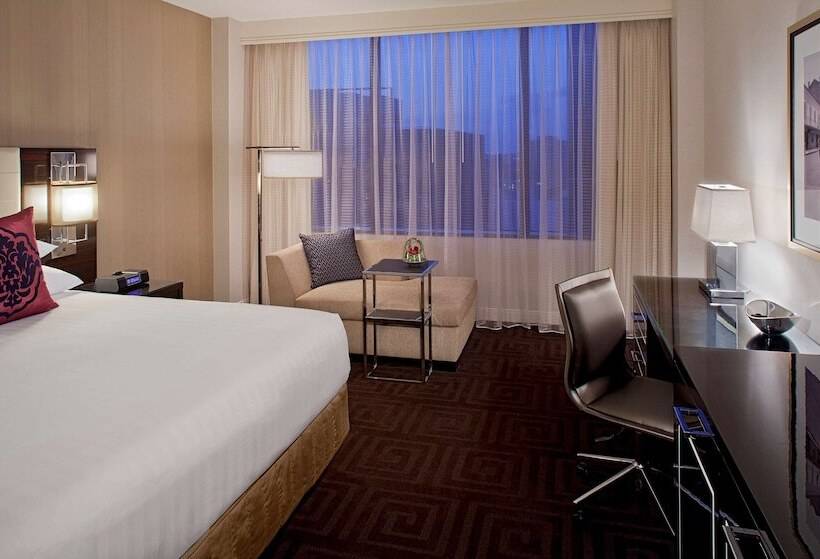 Номер Клуб, Hyatt Regency New Orleans