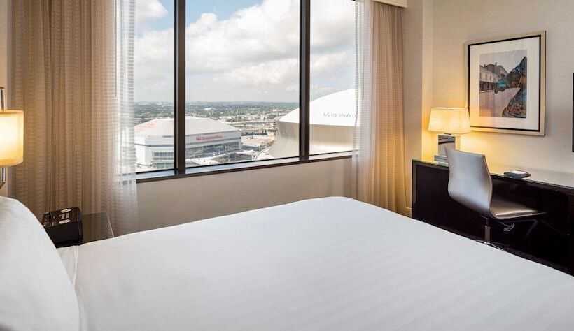 Номер Клуб, Hyatt Regency New Orleans
