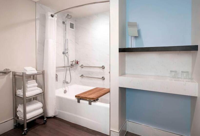 اتاق استاندارد با تخت دوبل برای معلولان, Irvine Marriott