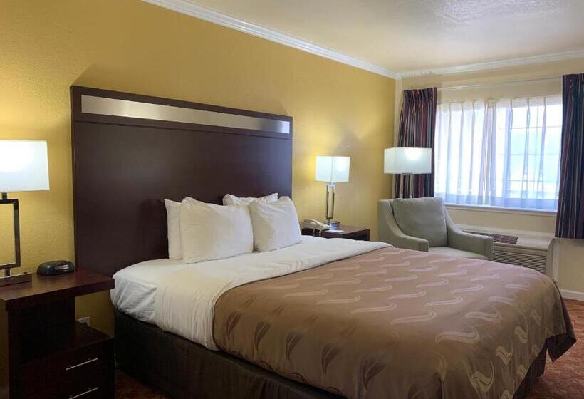 Standard Room King Bed Adapted for people with reduced mobility, Quality Inn Ukiah Downtown