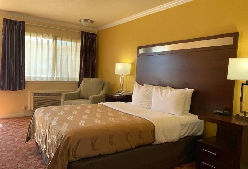 Standard Room King Bed Adapted for people with reduced mobility, Quality Inn Ukiah Downtown