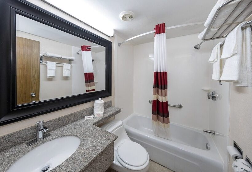 اتاق لوکس, Red Roof Inn Lumberton