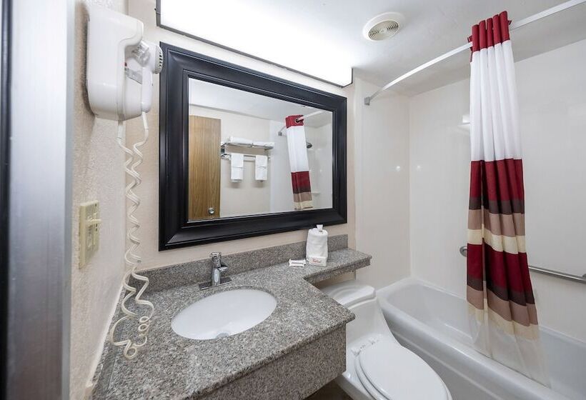 اتاق لوکس, Red Roof Inn Lumberton