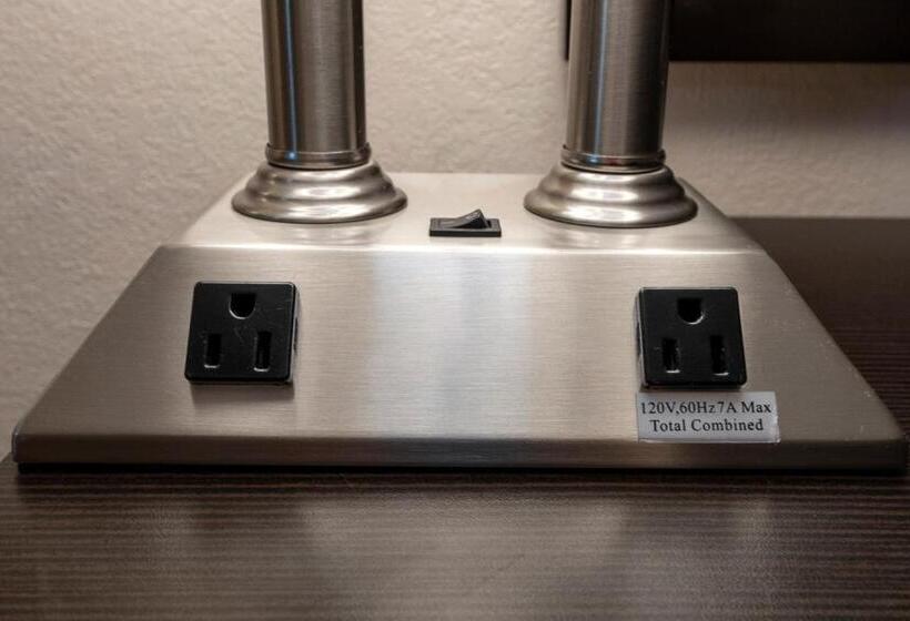 اتاق لوکس, Red Roof Inn Lumberton