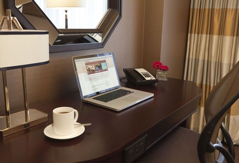 Номер Стандарт 2 Двуспальные Кровати, The Plaza Hotel Columbus At Capitol Square