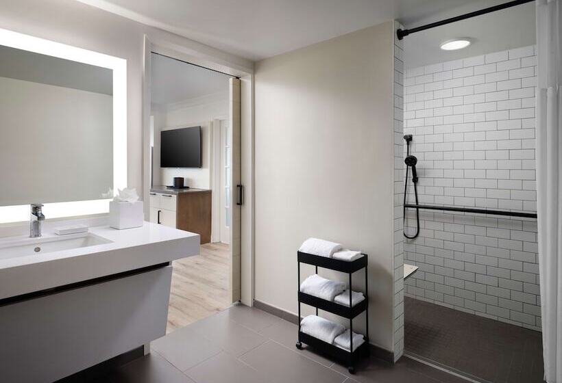 سوییت, Sonesta Irvine John Wayne Airport