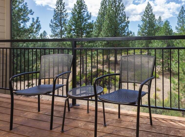 استودیوی استاندارد, Seventh Mountain Resort