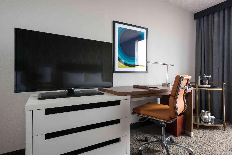 اتاق لوکس با تخت بزرگ, Wyndham Fort Smith City Center