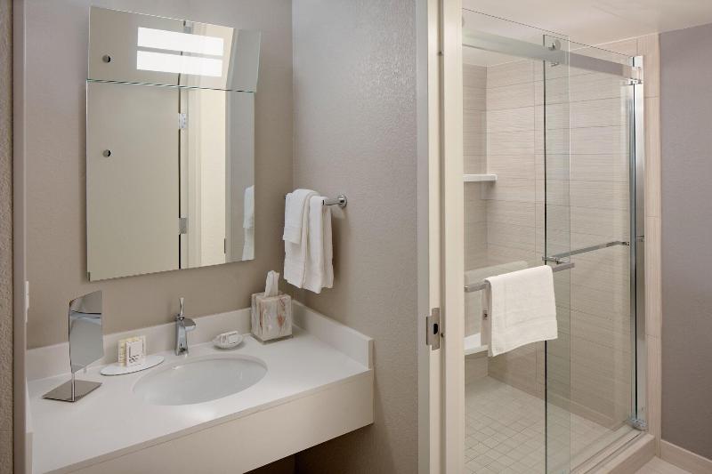 اتاق استاندارد با تخت بزرگ, Courtyard By Marriott Key West Waterfront