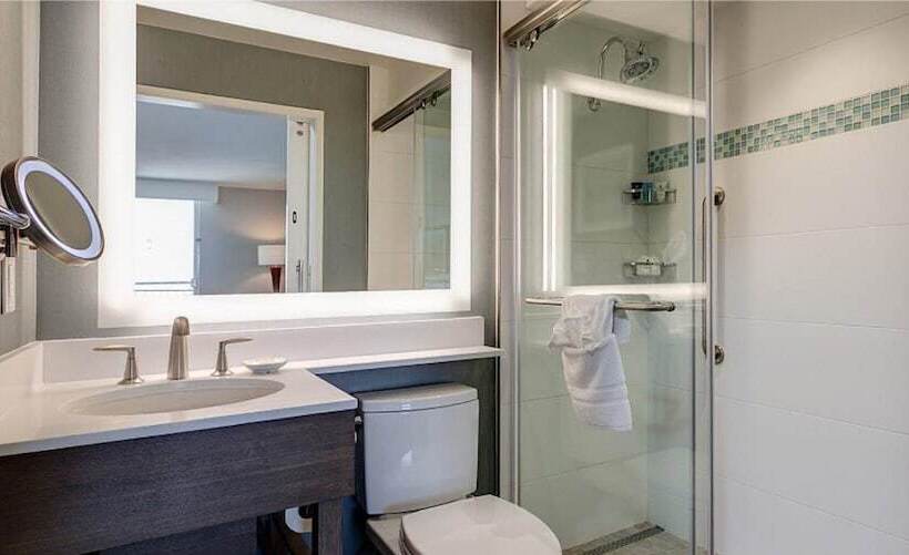 اتاق استاندارد, Crowne Plaza Ventura Beach, An Ihg