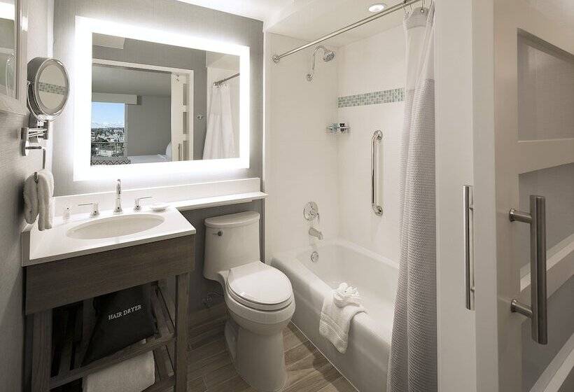 اتاق استاندارد با 2 تخت دوبل, Crowne Plaza Ventura Beach, An Ihg