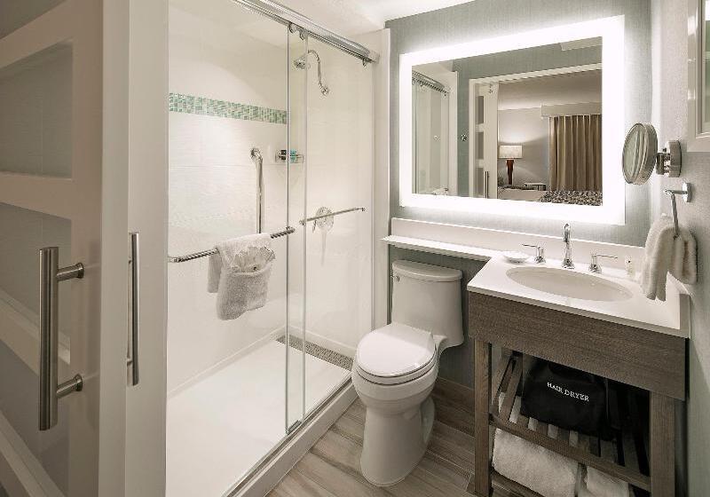 اتاق استاندارد با تخت بزرگ, Crowne Plaza Ventura Beach, An Ihg