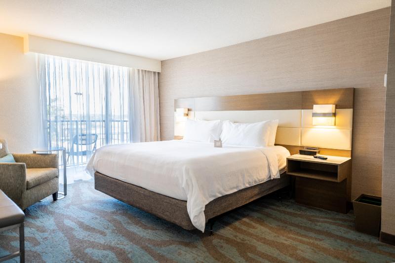 اتاق استاندارد با تخت بزرگ, Crowne Plaza Ventura Beach, An Ihg