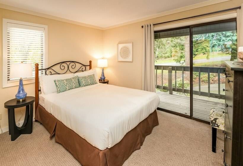 2 Bedroom Apartment with Views, Roche Harbor Resort