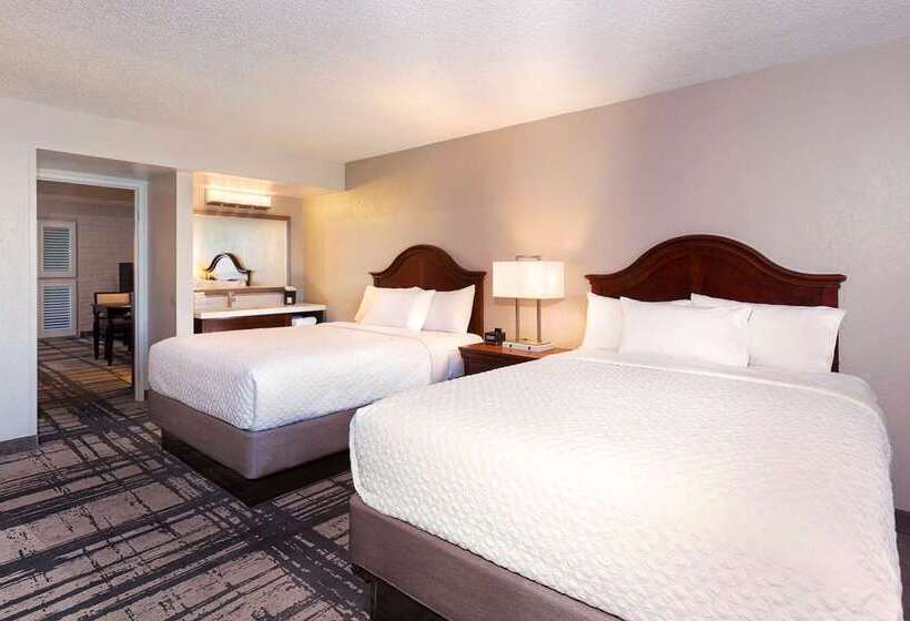 سوییت, Embassy Suites By Hilton Montgomery Hotel & Conference Ctr