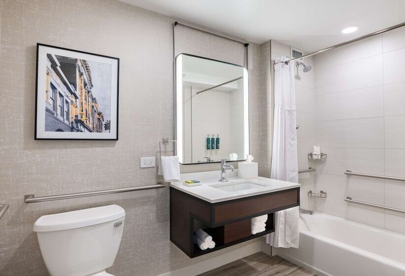 اتاق استاندارد با تخت دوبل برای معلولان, Hilton Galveston Island Resort