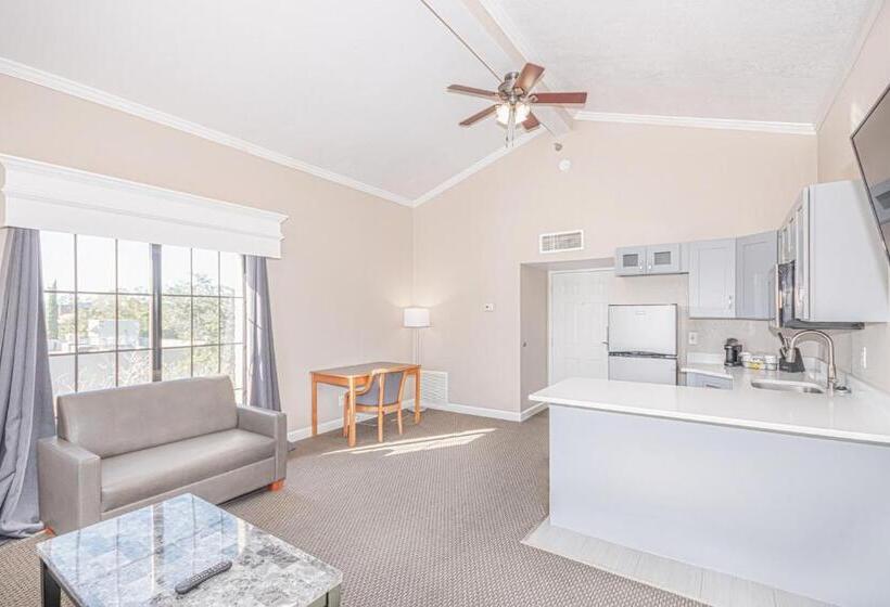 Deluxe Suite King Bed, Casa Bella Inn & Suites Extended Stay
