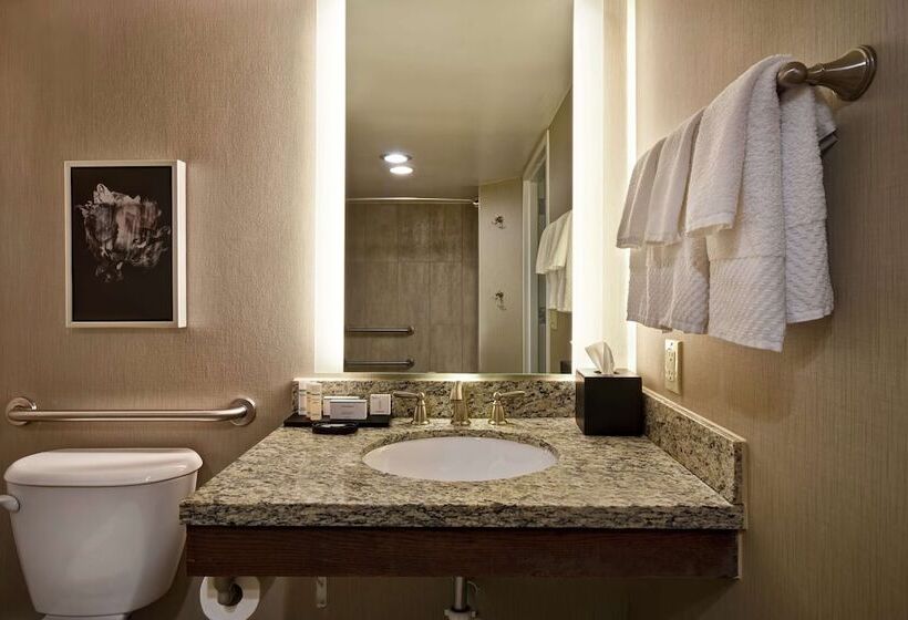 سوئیت برای معلولان, Embassy Suites By Hilton Montgomery Hotel & Conference Ctr