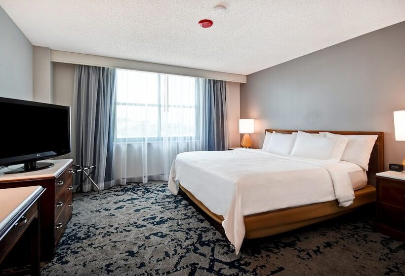 Suite Adapted for people with reduced mobility, Embassy Suites Montgomery  Conference Center