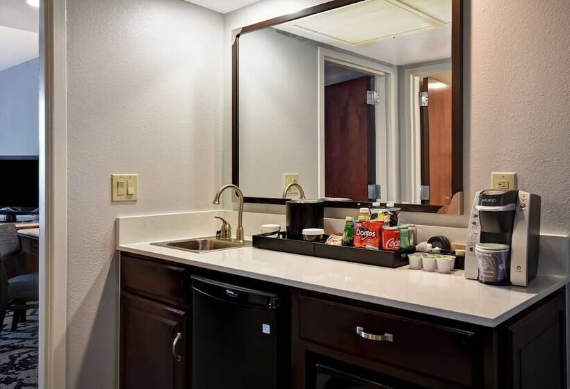 سوئیت پریمیوم, Embassy Suites By Hilton Montgomery Hotel & Conference Ctr