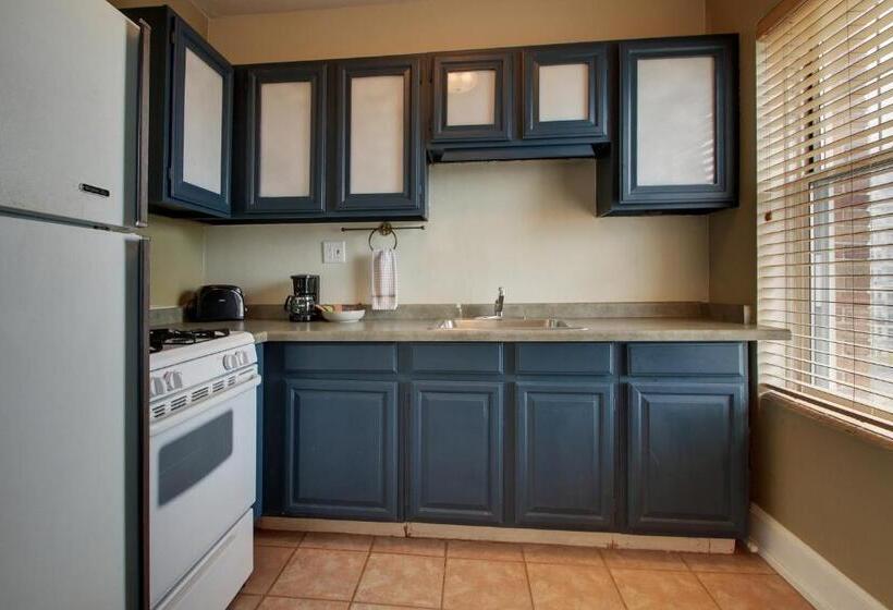 Suite with lake view, Knickerbocker On The Lake