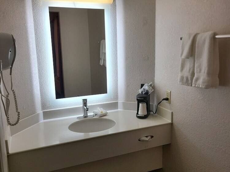 Deluxe Room, La Quinta Inn By Wyndham Farmington