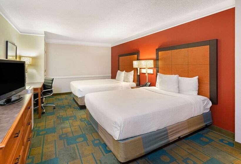 Standard Room 2 Double Beds, La Quinta Inn By Wyndham Phoenix Sky Harbor Airport