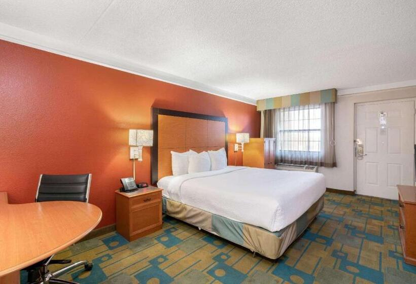 اتاق استاندارد با تخت بزرگ برای معلولان, La Quinta Inn By Wyndham Phoenix Sky Harbor Airport