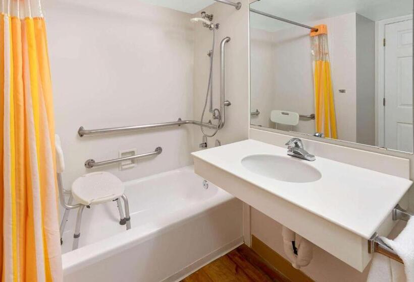 اتاق استاندارد با تخت بزرگ برای معلولان, La Quinta Inn By Wyndham Phoenix Sky Harbor Airport