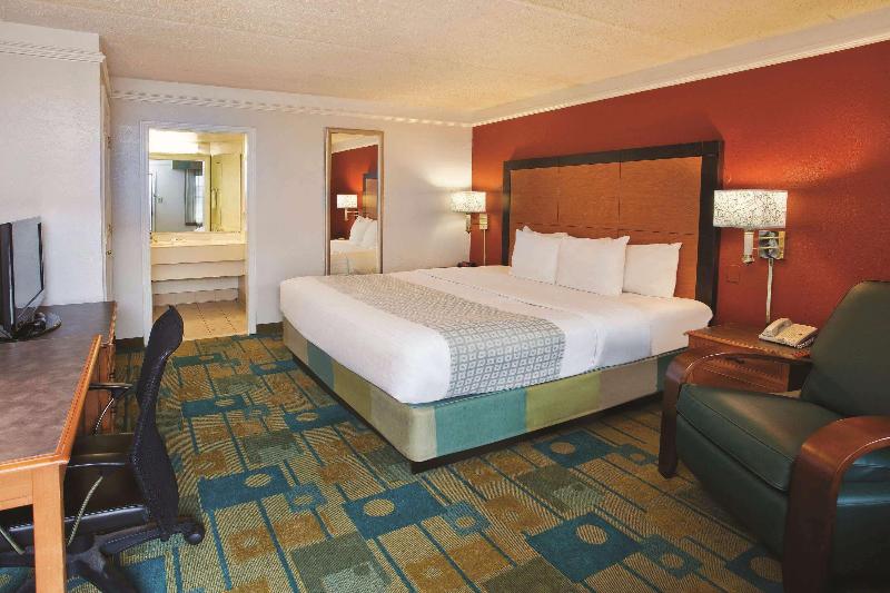 اتاق استاندارد با تخت بزرگ, La Quinta Inn By Wyndham Savannah Midtown