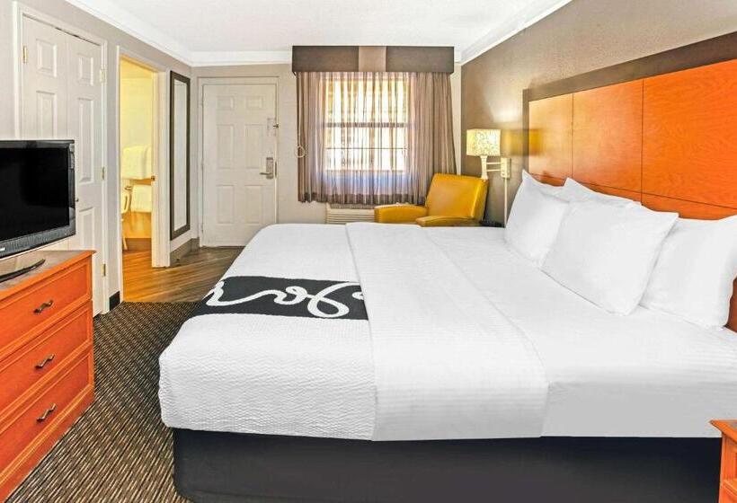 اتاق استاندارد با تخت بزرگ برای معلولان, La Quinta Inn By Wyndham Wichita Falls