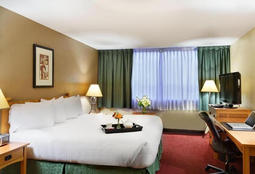 Club Room King Bed, Millennium Maxwell House Nashville
