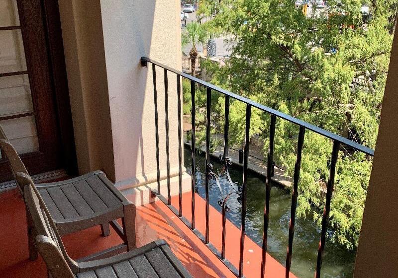 اتاق لوکس با تخت بزرگ, Omni La Mansion Del Rio