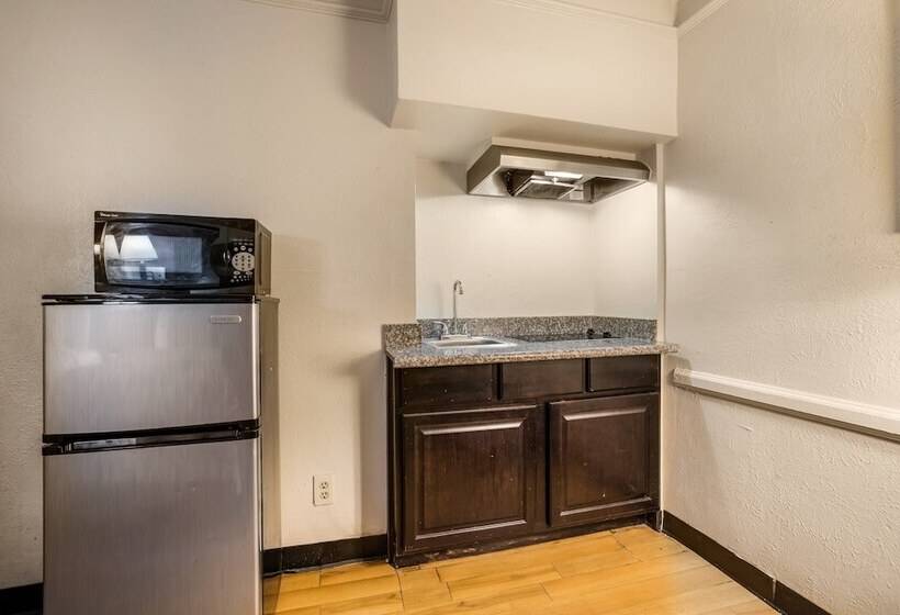 اتاق لوکس, Red Roof Inn North Dallas   Park Central