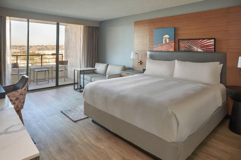 اتاق اجرایی با تخت بزرگ, San Diego Marriott Mission Valley