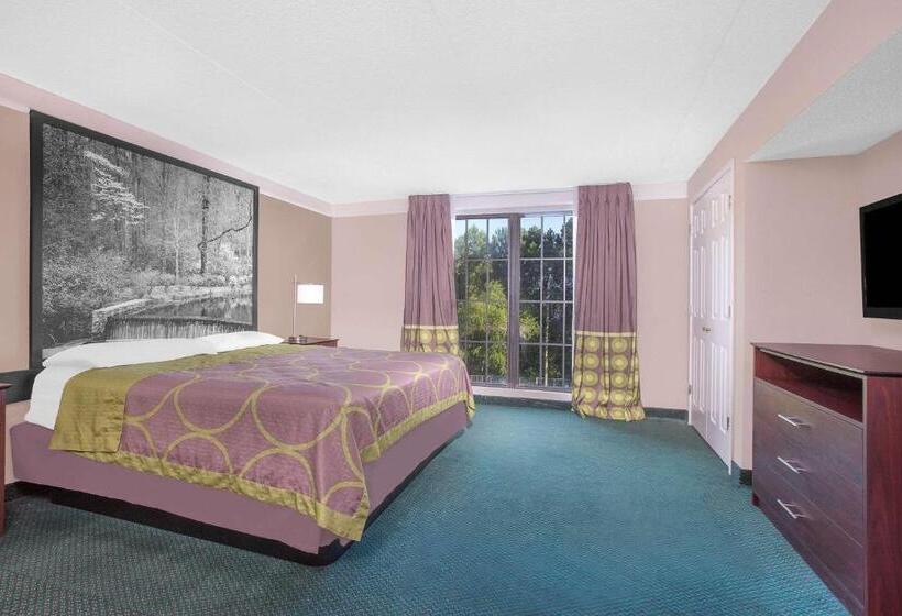 Standard Room King Bed Adapted for people with reduced mobility, Super 8 By Wyndham Austell/six Flags