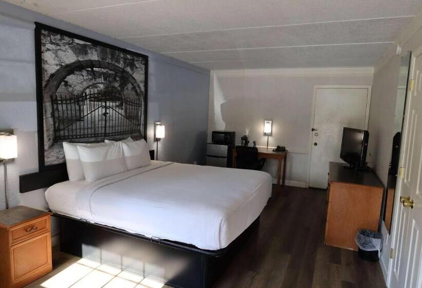 اتاق استاندارد با تخت بزرگ برای معلولان, Super 8 By Wyndham Austin South I 35